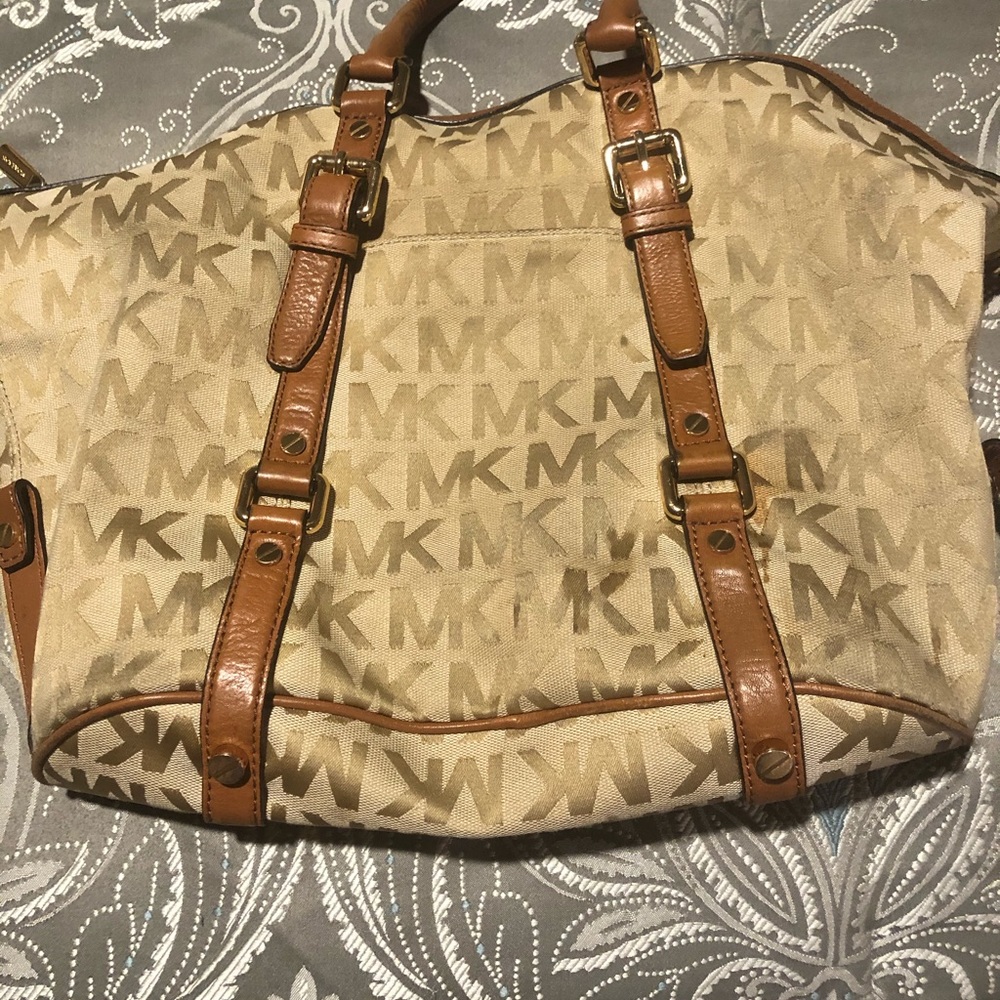 Authentic Michael Kors monogrammed purse - Picture 6 of 6
